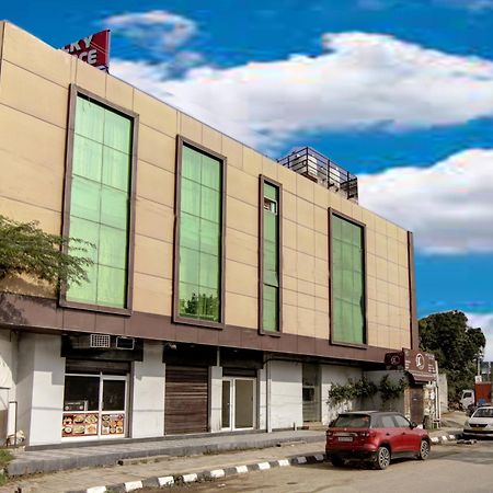 Hotel Silky Palace Near Igi Airportt Ню Делхи Екстериор снимка