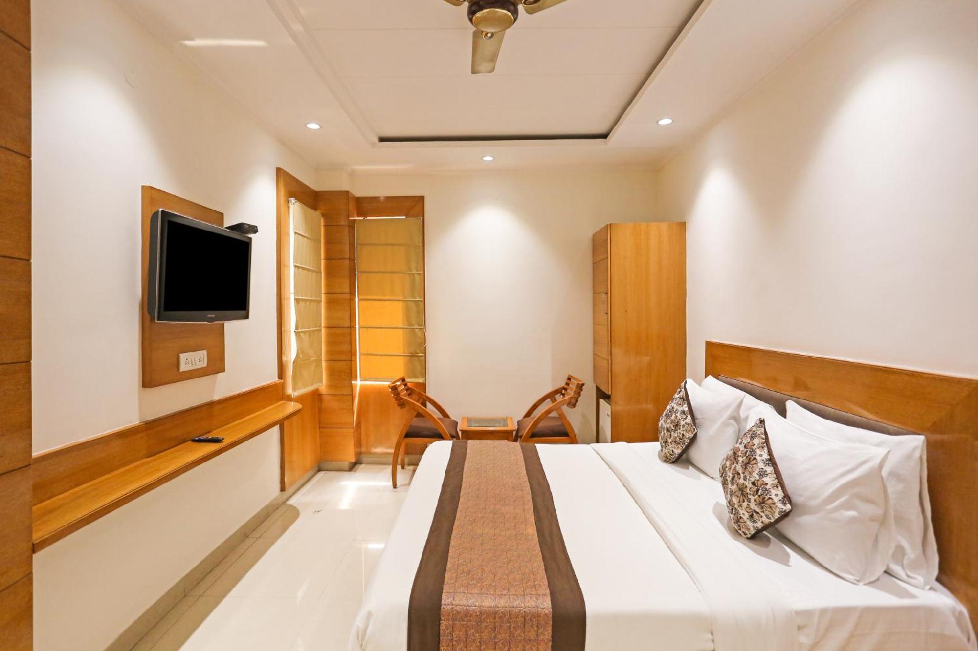 Hotel Silky Palace Near Igi Airportt Ню Делхи Екстериор снимка