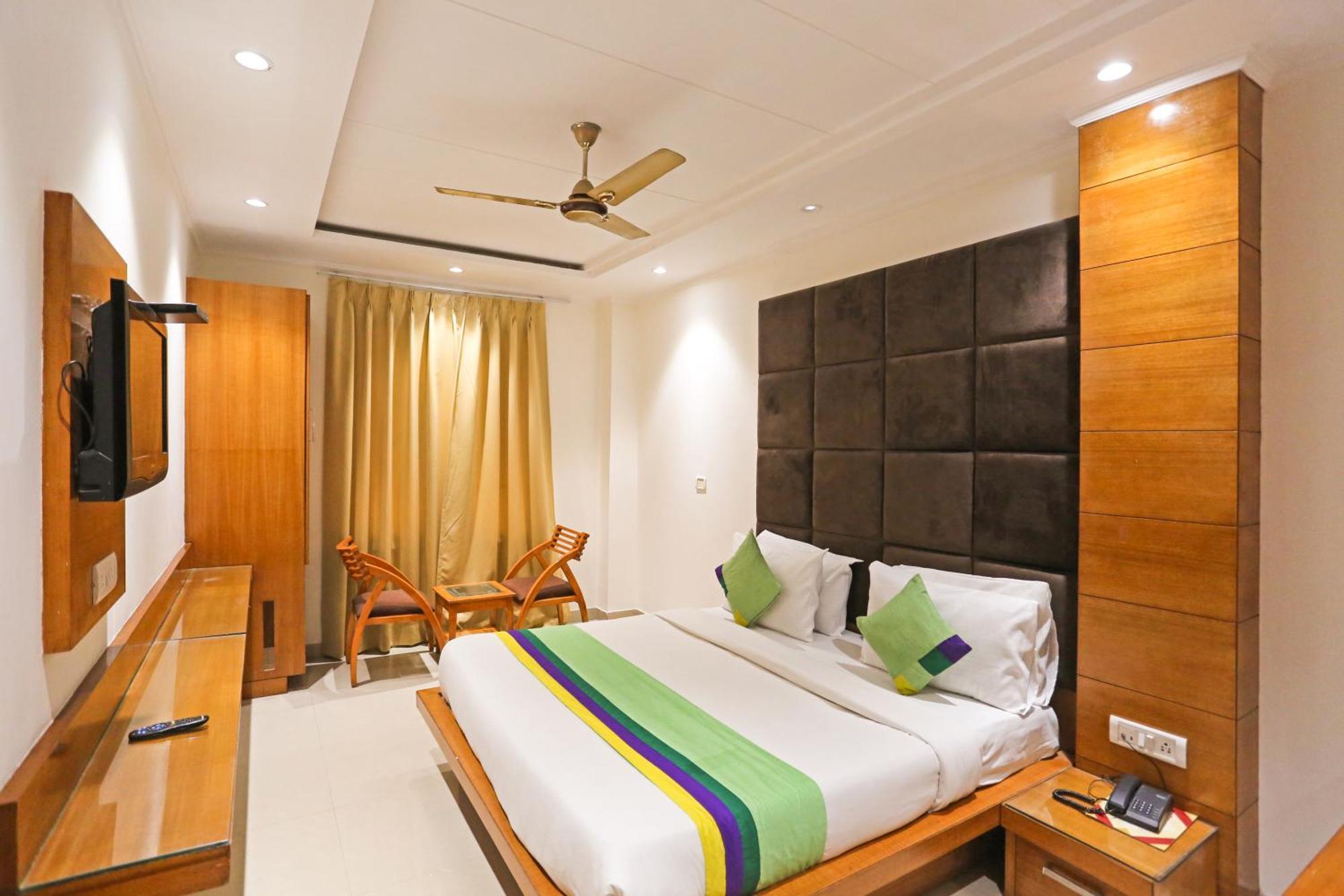 Hotel Silky Palace Near Igi Airportt Ню Делхи Екстериор снимка