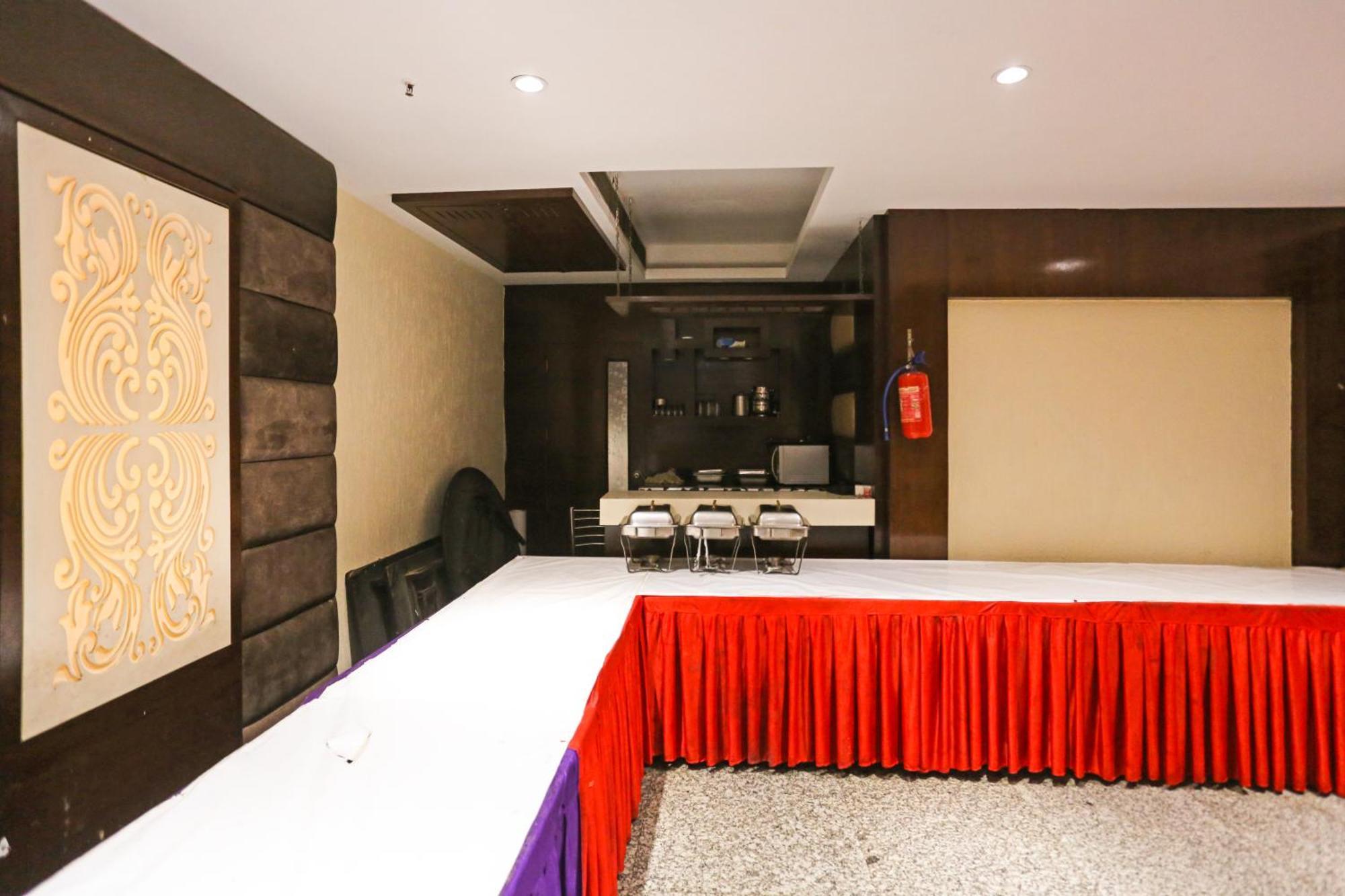 Hotel Silky Palace Near Igi Airportt Ню Делхи Екстериор снимка