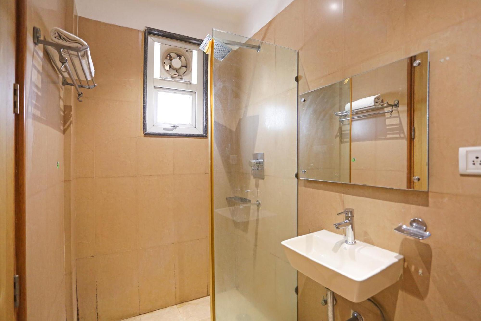 Hotel Silky Palace Near Igi Airportt Ню Делхи Екстериор снимка