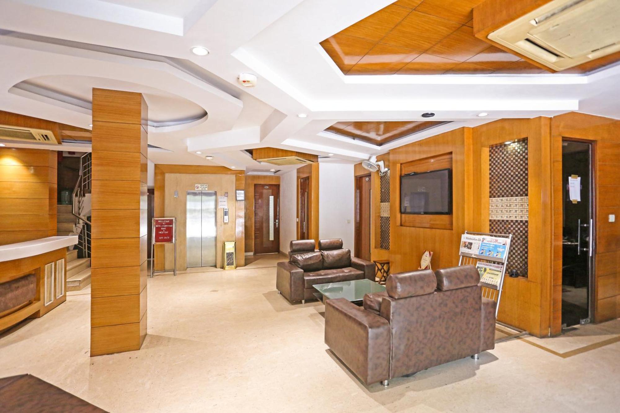Hotel Silky Palace Near Igi Airportt Ню Делхи Екстериор снимка
