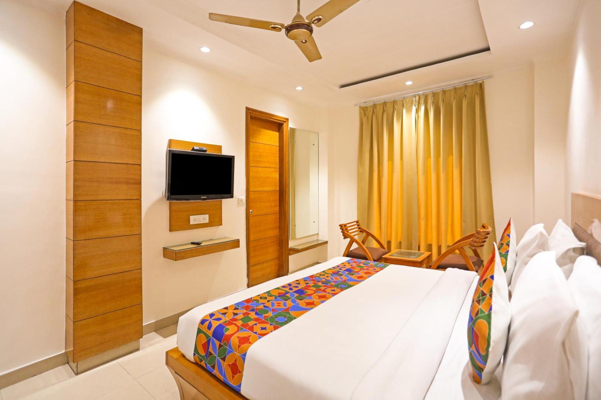 Hotel Silky Palace Near Igi Airportt Ню Делхи Екстериор снимка