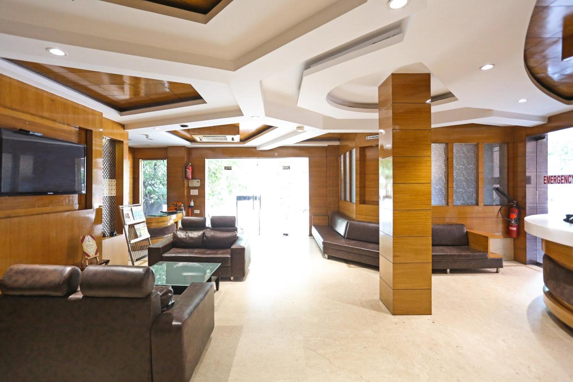 Hotel Silky Palace Near Igi Airportt Ню Делхи Екстериор снимка