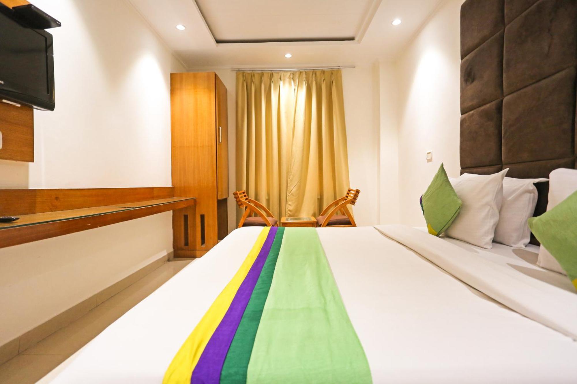 Hotel Silky Palace Near Igi Airportt Ню Делхи Екстериор снимка