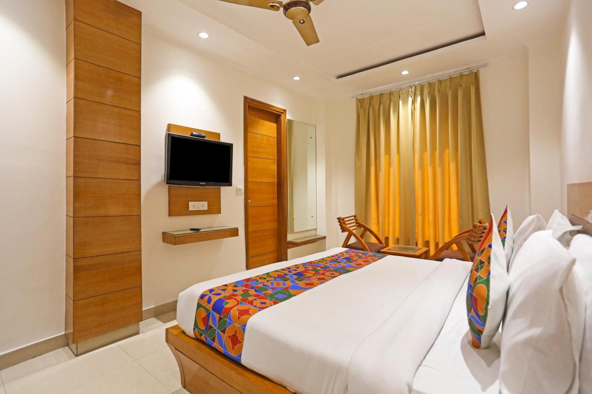 Hotel Silky Palace Near Igi Airportt Ню Делхи Екстериор снимка