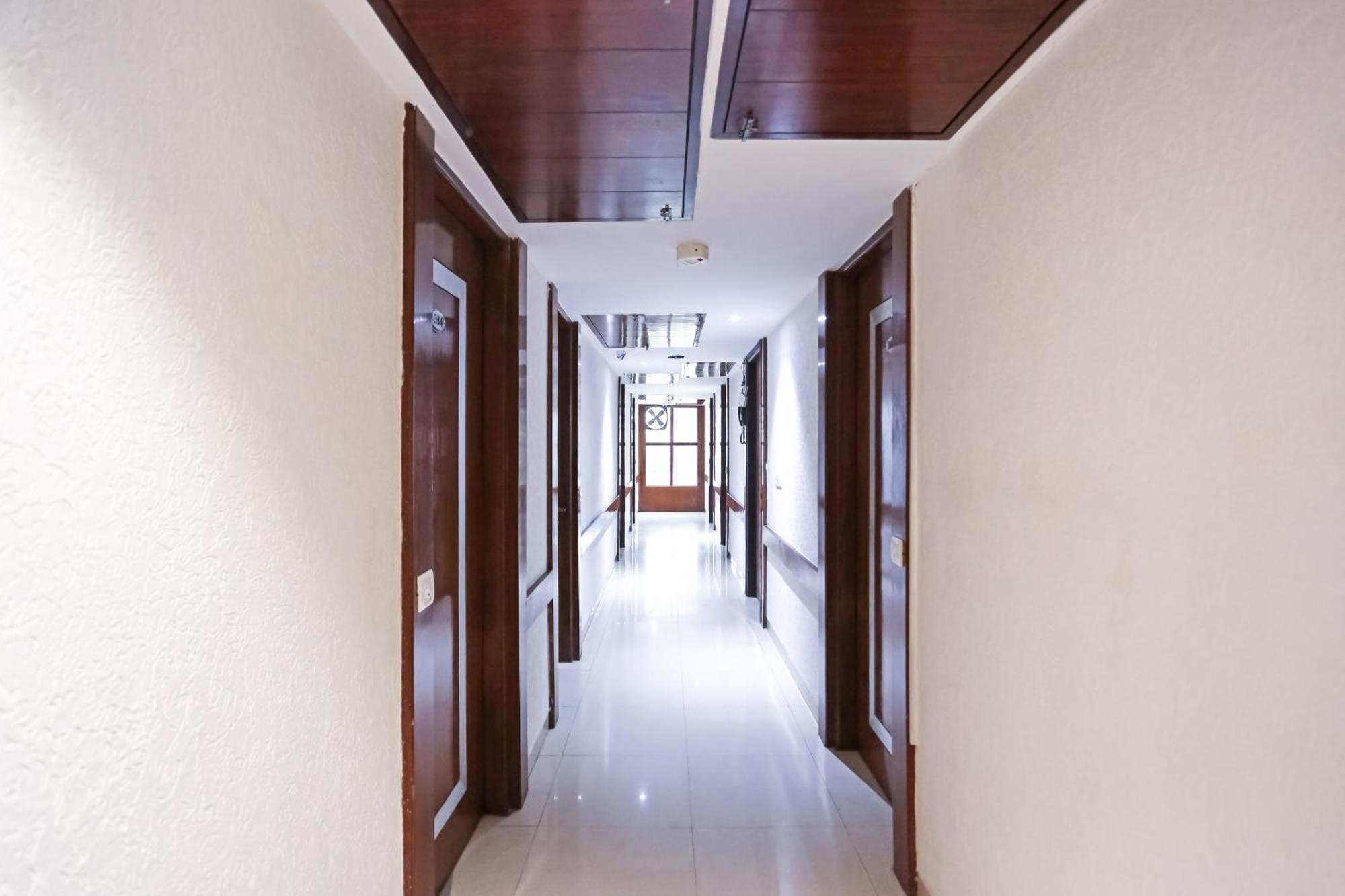 Hotel Silky Palace Near Igi Airportt Ню Делхи Екстериор снимка