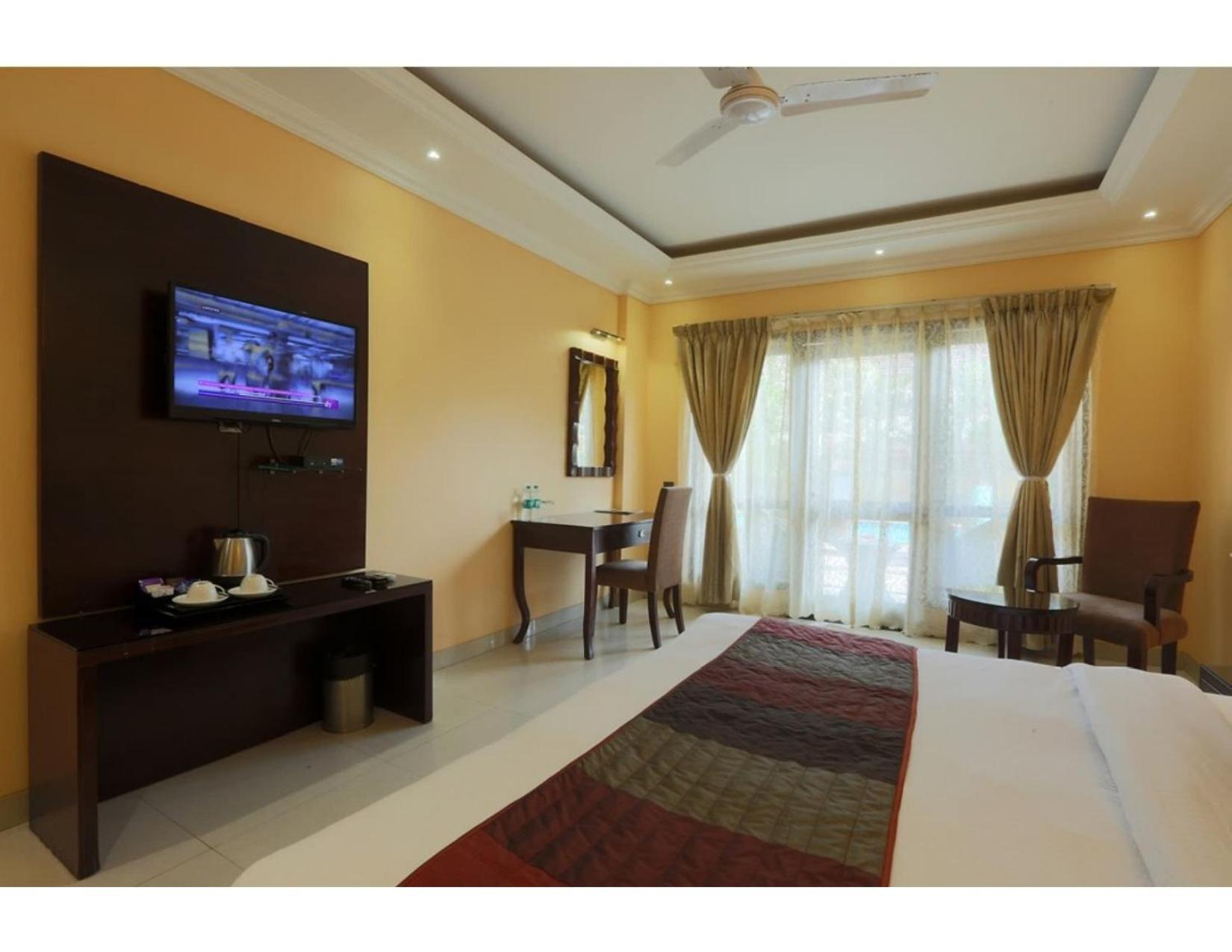 Hotel Silky Palace Near Igi Airportt Ню Делхи Екстериор снимка