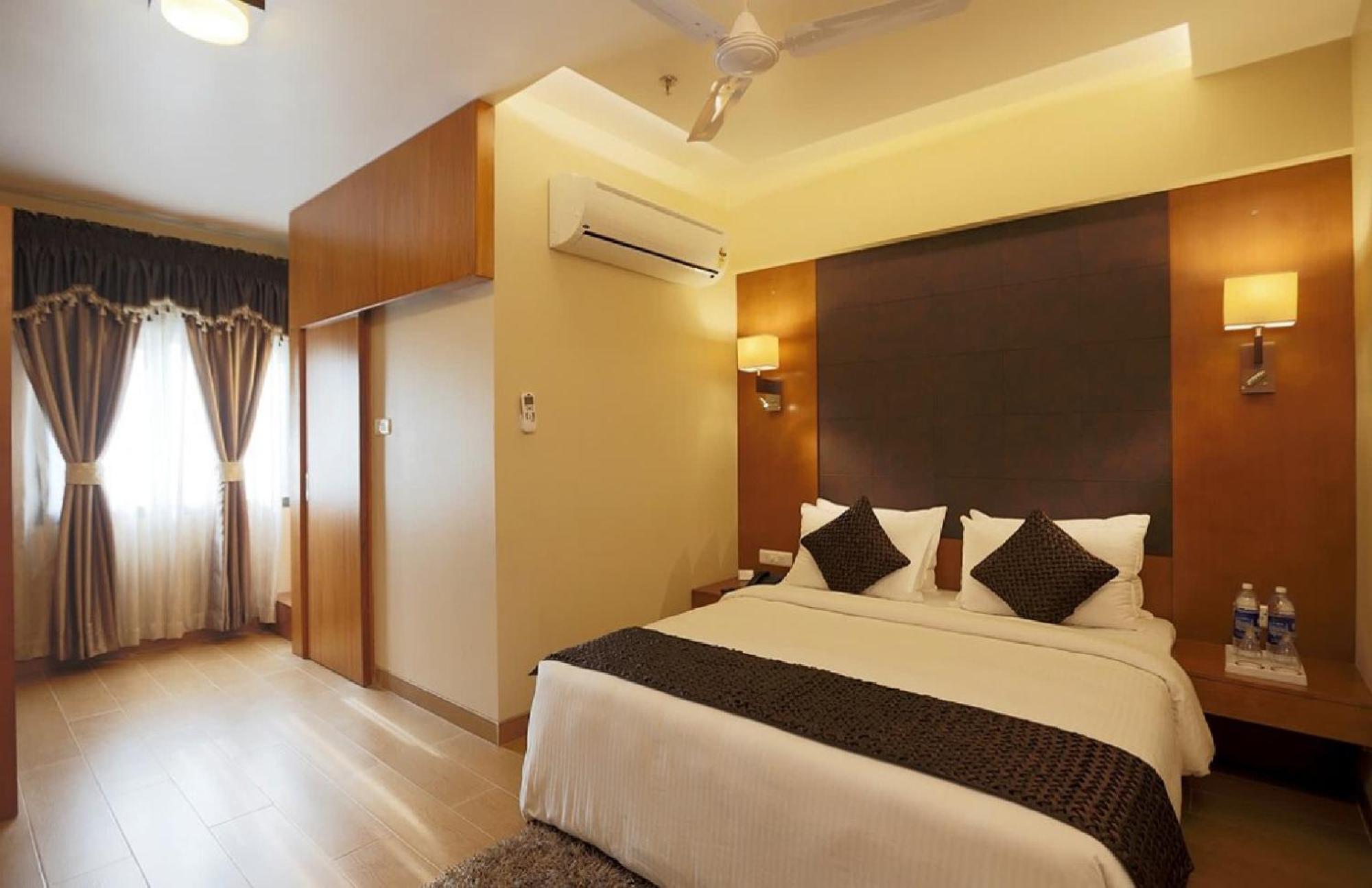 Hotel Silky Palace Near Igi Airportt Ню Делхи Екстериор снимка