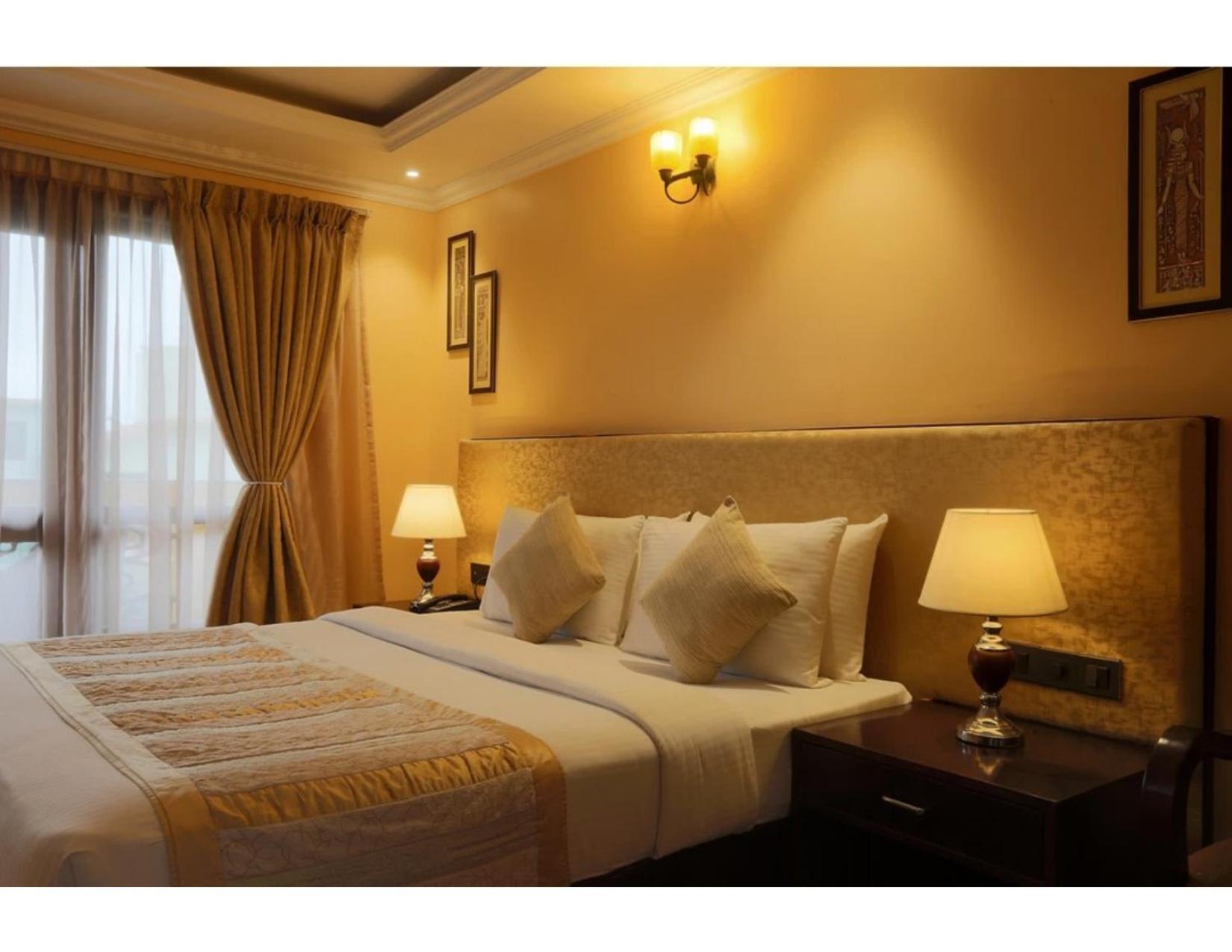 Hotel Silky Palace Near Igi Airportt Ню Делхи Екстериор снимка