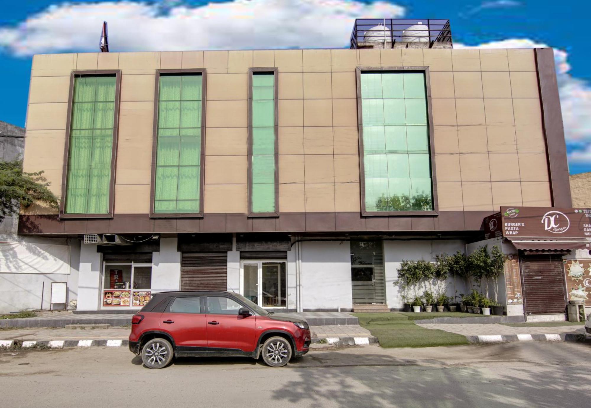 Hotel Silky Palace Near Igi Airportt Ню Делхи Екстериор снимка